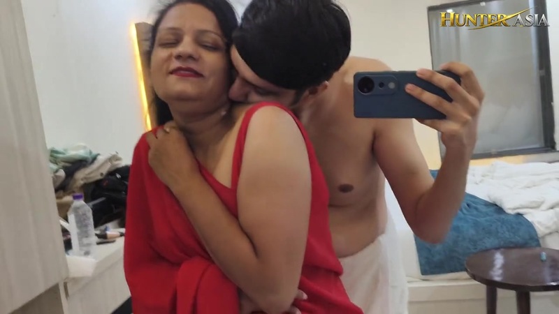 Big Boobs Bhabhi Ji In Red Saree Gets Fucked Ft Hunter Asia Hotel, In Hindi, Big Natural Tits, Desi, Missionary Porn Video