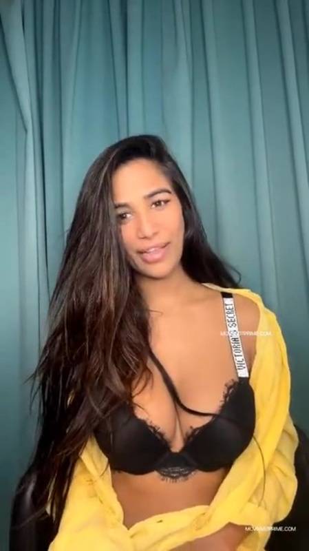 Poonam Pandey Performs Live On Camera Porn Video