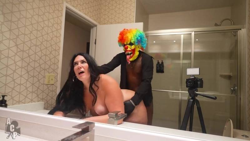 Smiths Employee Alex Blair Meets A Sugar Daddy Porn Video